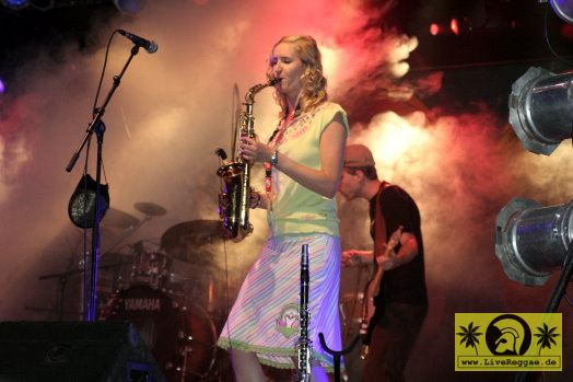 Mutabor (D) 11. Chiemsee Reggae Festival, Übersee - Tent Stage 20. August 2005 (8).jpg